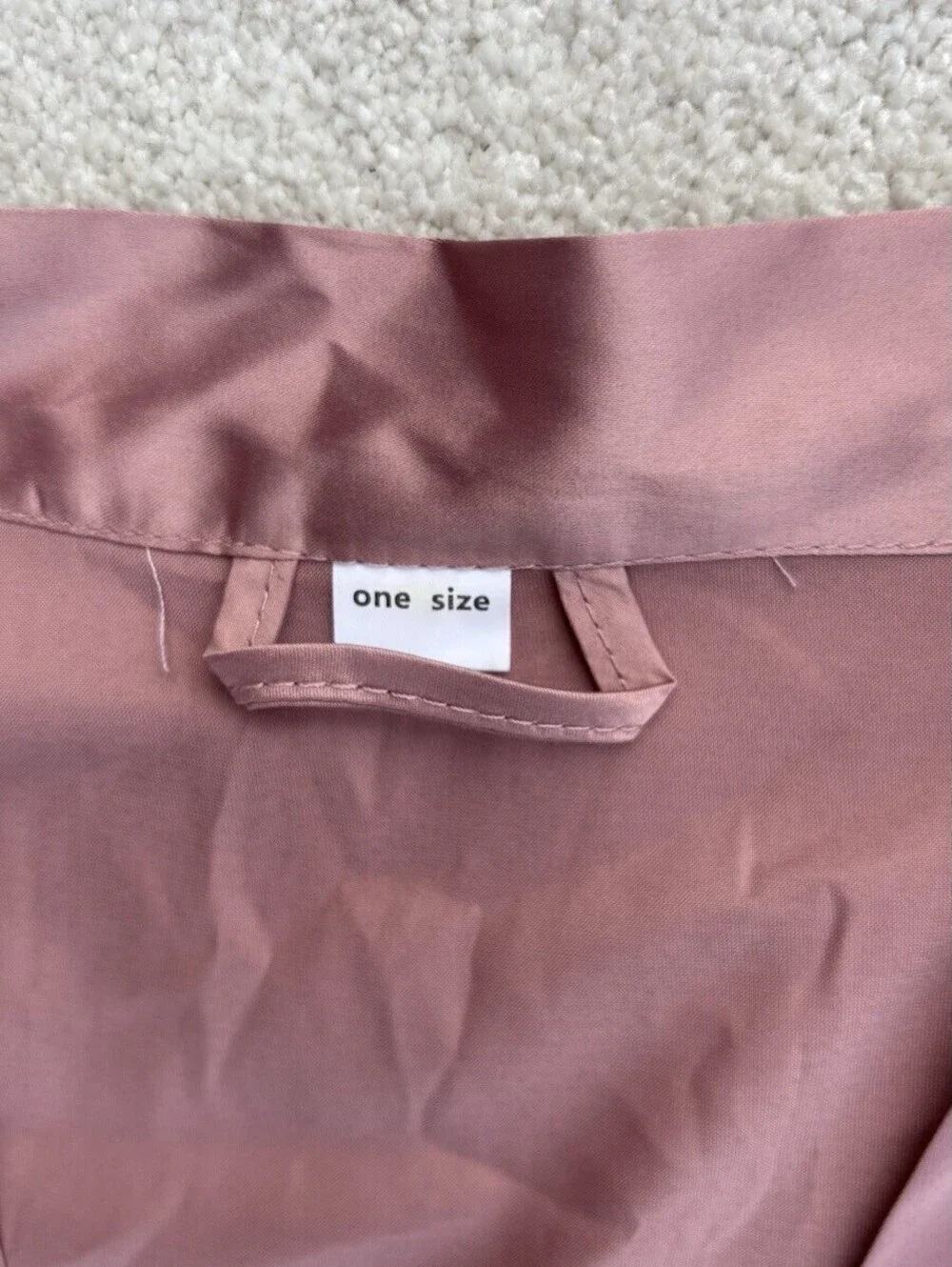 Women’s One Size Mauve Satin Mid length Short Sleeve Lace Edge Robe